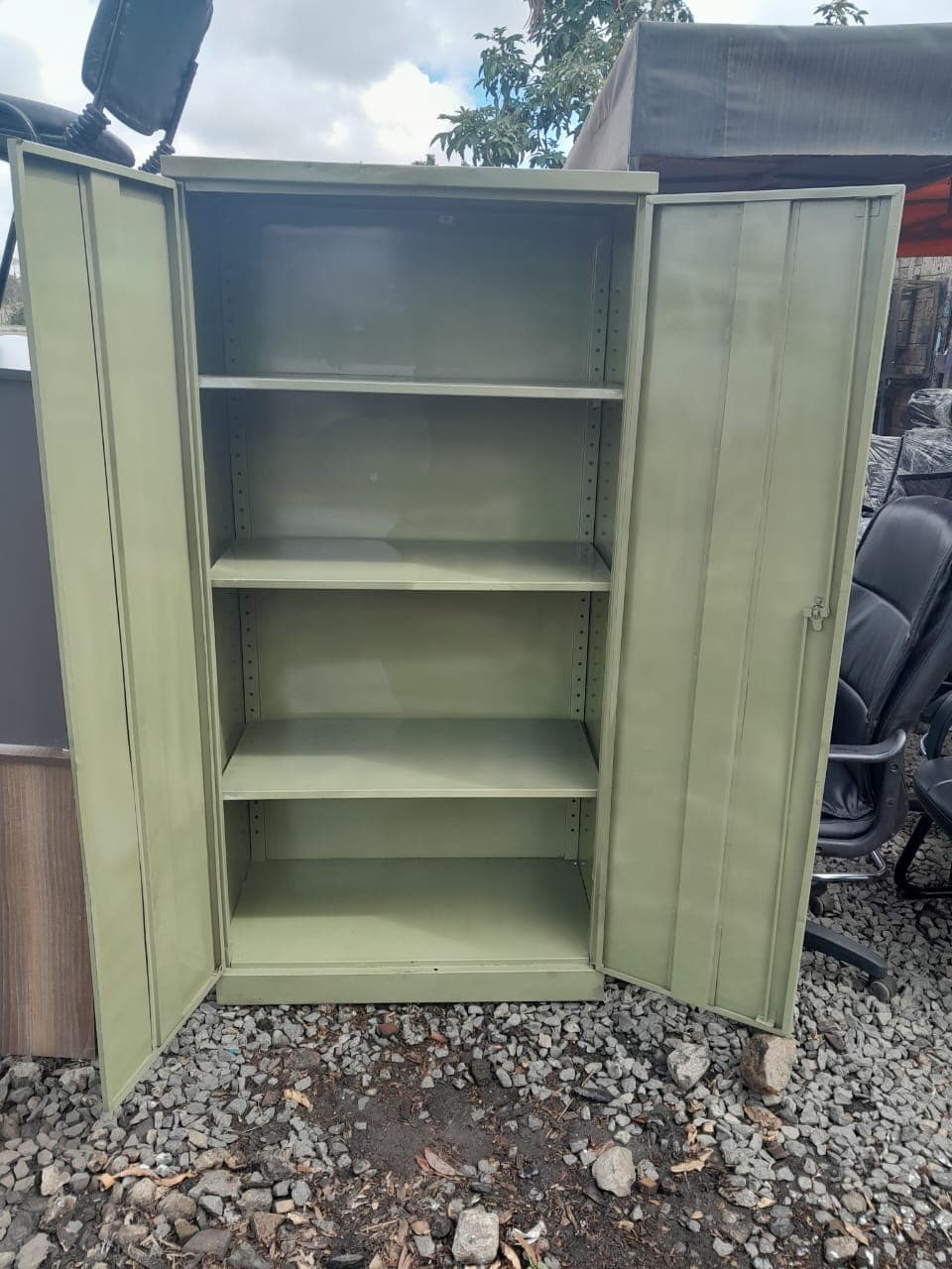 Storage cabinet